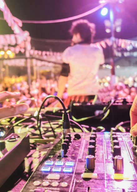 Золотые хиты 90-х и 2000-х